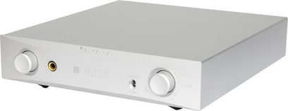 Nuprime PRA-9X sølvfarvet stereo-forforstærker, frontvisning, rektangulært sølvfarvet kabinet med to knapper og jackstik på forsiden