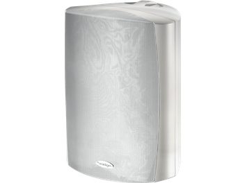 Caixa de som externa Paradigm Stylus 470 branca, vista frontal em leve perspectiva, grade perfurada cobrindo a superfície frontal, gabinete retangular com bordas arredondadas, logotipo visível na parte inferior