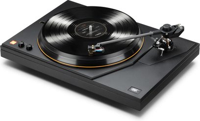 Pickup vinil Mofi Electronics MasterDeck negru cu disc de vinil și braț de citire, vedere din trei sferturi