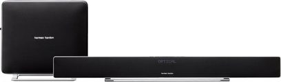 Harman Kardon Sabre SB35 zwarte soundbar, vooraanzicht, met zwarte afstandsbediening ervoor