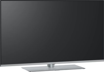 Panasonic højdefinitions-tv TV-43W93AE6, fladskærm i sort, let skråt synsvinkel, rektangulær sølvfarvet fod