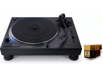 Juodas Technics vinilinių plokštelių grotuvas su S formos tonarmu ir šalia pateikta juoda bei auksine MP-500 galvute