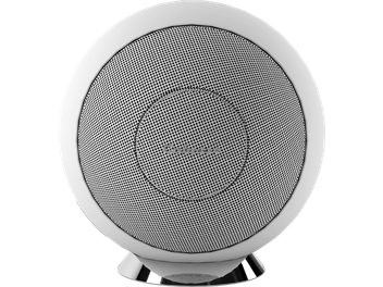 Enceinte hi-fi compacta Riga 2 com base branca mate, grelha circular perfurada e suporte metálico prateado visível na parte inferior