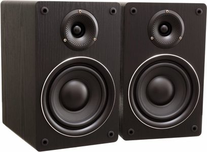 Dva regálové reproduktory Taga Harmony TAV-808B wenge, čelní pohled, černý kulatý tweeter a woofer na tmavě dřevěné přední straně