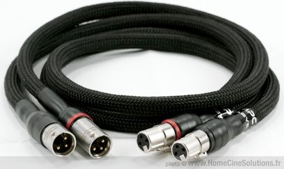Sort XLR-lydkabel med 2 forsølvede XLR-hanstik i hver ende, sort flettet kappe, set forfra