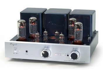 Sidabrinis Cayin CS-55A EL34 integruotas stereo lempinis stiprintuvas, trijų ketvirčių vaizdas iš priekio, šlifuoto aliuminio priekinis skydelis su dviem dideliais apvaliais mygtukais, maitinimo mygtuku ir ausinių lizdu, tamsiai mėlynas viršus su keturiomis EL34 lempomis, keturiomis mažomis lempomis ir trimis transformatorių dangteliais