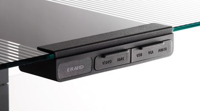 Detailní pohled zepředu na černý externí panel Erard 035480 s porty HDMI, VGA, USB a audio