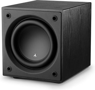 JL Audio Dominion D110 baskabin i sort ask, frontvisning, kubisk form, sort rund højttaler i midten
