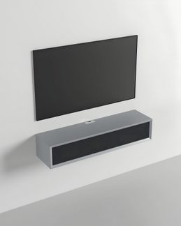 Schwarzer, wandmontierter Flachbildschirm und schwebendes Sideboard aus grauem Metall, Front aus schwarzem Stoff und Kabelführung, perspektivische Ansicht
