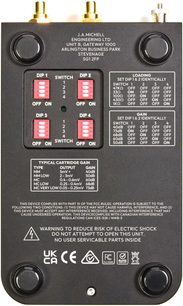 Předzesilovač phono Michell Engineering Apollo, černý kov, pohled shora, 4 červené DIP bloky, sítotiskové popisky, pozlacené RCA konektory