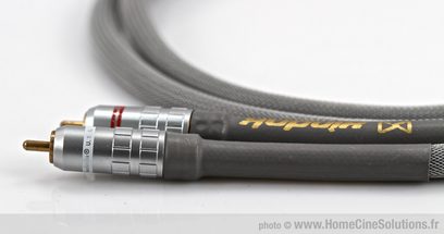 Xindak TM 03 grå RCA-lydkabel med metalstik og forgyldte markeringer, nærbillede og delvist syn