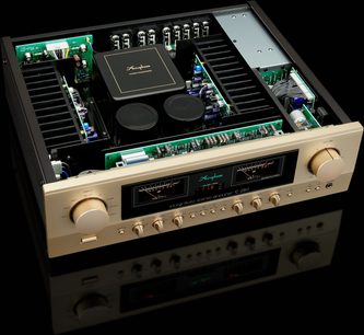 Integreret hi-fi stereo forstærker Accuphase E-280, set ovenfra, åben kabinet, runde knapper, analoge skiver, synlige interne kredsløb
