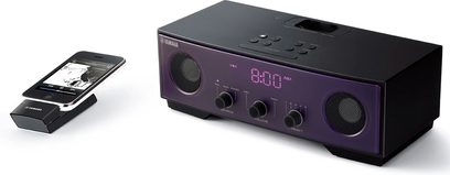 Yamaha TSX-W80 sort, dockingstation med højttalere, set forfra og fra siden, med mobiltelefon liggende ved siden af