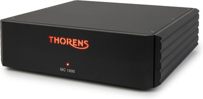 schwarzer Thorens MC 1600 Phono-Vorverstärker, rechteckiges Gehäuse, leuchtend rotes Logo auf der Front, Dreiviertelansicht