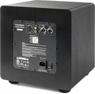 Subwoofer Essentials Sub 10 în unghi posterior cu panou de control negru, conectori RCA, butoane și priză de alimentare