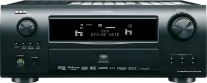 Amplificatore home theater Denon AVR-3808, vista frontale. Pannello frontale nero con display LCD, pulsanti e prese sul davanti