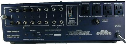 Audio Research SP6B forstærker, sort frontpanel med knapper, kontakter, stik og indikatorer, set forfra