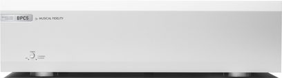 Condizionatore di rete BPC 5 Musical Fidelity, vista frontale, chassis rettangolare argentato, pulsante circolare e iscrizioni a sinistra