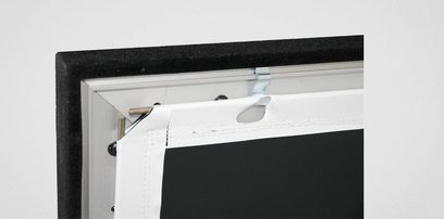 Oray Cineframe 16/9 300 cm telo per proiezione fisso in alluminio bianco, visione ravvicinata dell'angolo superiore sinistro di fronte