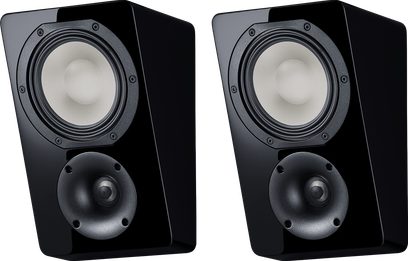 Pár černých lesklých reproduktorů Dolby Atmos Canton AR 5 se zkosenou čelní stranou, se světlým středobasovým reproduktorem a černým tweeterem