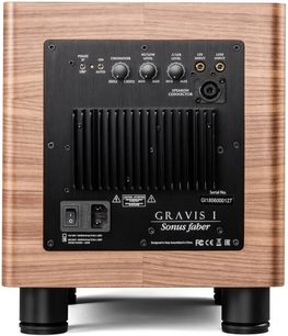 Subwoofer Sonus Faber Gravis I v ořechovém provedení, zadní pohled s ovládacím panelem a audio konektory