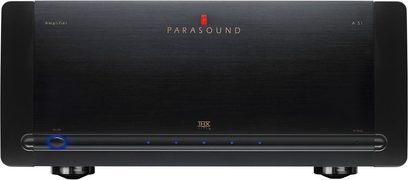 Černý vícekanálový výkonový zesilovač Parasound Halo A51, čelní panel s tlačítky, kontrolkami a konektory, pohled zepředu