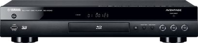 Yamaha BD-A1040 sort Blu-ray-afspiller, set forfra, blå LED-display "01:00:23", blank sort front, knapper og skuffe