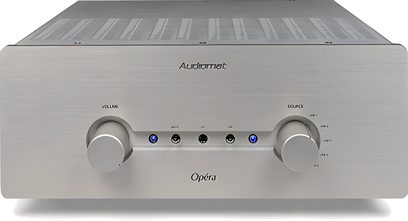 Audiomat Opéra stereo hi-fi forstærker, set forfra, børstet aluminiumsfacade, to drejeknapper og fem blå lysende knapper