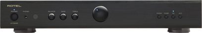 Integrovaný stereo hi-fi zesilovač Rotel A10 MKII v černé barvě, pohled zepředu, kruhové tlačítka, přepínače, výstup na sluchátka, světelné indikátory