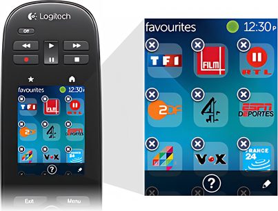 Logitech Harmony Touch universal fjernbetjening i sort med farve-touchskærm, der viser app-ikoner og knapper