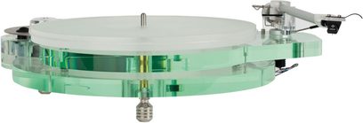 Gennemsigtig Roksan Radius 7 pladespiller set oppefra i nærbillede med Nima tonarm og monteret pickup