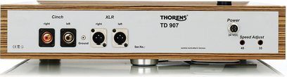 Thorens TD 907 zebrano vinüülplaadimängija, eestvaade, ühendused vasakul, lugemisõlg paremal, puidust viimistlus
