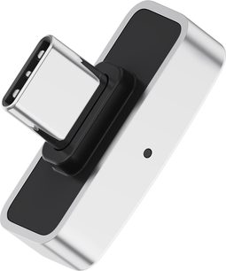 Trasmettitore wireless Questyle QCC Dongle USB‑C compatto in metallo argentato con corpo rettangolare e spia LED