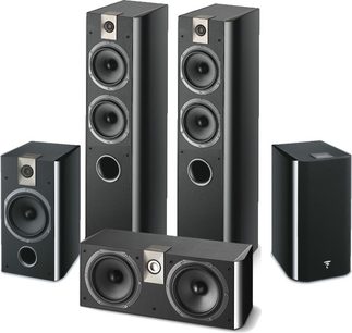Focal Pack Chorus 714 black style højttalerpakke bestående af 2 gulvhøjttalere, 2 boghyldehøjttalere og 1 centerhøjttaler, i mat sort finish, set forfra