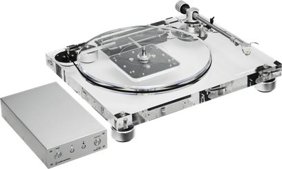Audio Technica AT-LPA2 hi-fi pladespiller i transparent akryl, set fra trekvart forfra, med cirkulær, gennemsigtig pladetallerken, sølvfarvet tonearm og ekstern kontrolenhed i grå aluminium