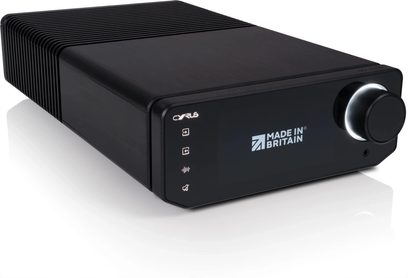 Cyrus 40 AMP stereoforstærker til hi-fi, sort metalkabinet, display, stor oplyst volumenknap, køleribber, 3/4-visning forfra fra højre side
