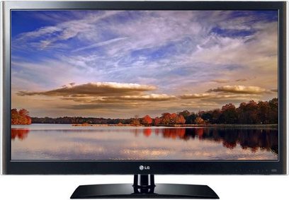 LG 37LV5500 TV viser et efterårslandskab med en sø, skyet himmel og træer med varme farver, der spejler sig i det rolige vand