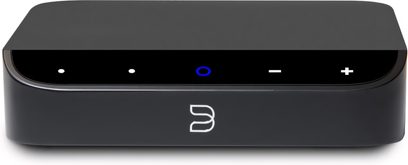 Nettverkslydspiller NODE NANO, sett forfra, rektangulært svart kabinett, berøringsknapper på toppanelet, sentrert logo