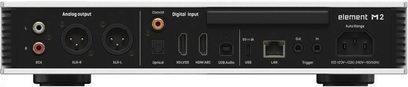 Matrix Audio Element M2 netværksafspiller i sølvfarvet aluminium, sort bagpanel set bagfra, RCA- og XLR-udgange, HDMI-, USB-, optisk og koaksial-indgange, LAN-port og IEC-strømstik