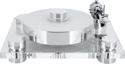 Transrotor Bellini RB330 hi-fi pladespiller i sølv og transparent set forfra, cirkulær pladetallerken i poleret metal med puck, klar akrylbund på fire cylindriske fødder og krom tonearm til højre