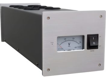 Multipresa con protezione da sovratensioni Taga Harmony PF-1000DC argento, frontale in alluminio spazzolato con voltmetro analogico e interruttore