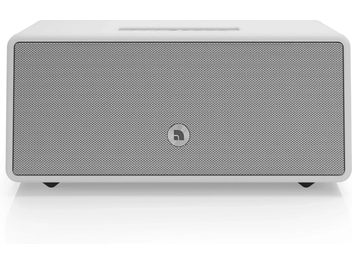 Beyaz Audio Pro Drumfire D-2 W hoparlör, önden görünüm, delikli gri ızgara ve ortada yuvarlak logo