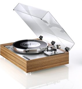 Kõrge kvaliteediga vinüülmängija Thorens TD 907 tsebranapuitmustriga viimistlusega, läbipaistev avatud kaas, hõbedane tallrik, must plaadikaar