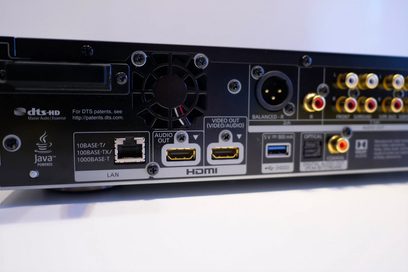 Panasonic DP-UB9000EG1 4K Blu-ray-afspiller, bagside, HDMI-, audio-, video-, netværks- og strømtilslutninger