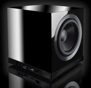 Bowers & Wilkins DB1D sort lakeret baskabinettet, frontvisning, central rund højttaler, blank sort front