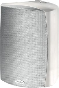 Altavoz de exterior Paradigm Stylus 370 blanco, vista en perspectiva, rejilla perforada cubriendo la parte frontal, carcasa rectangular redondeada