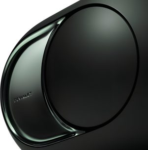 DEVIALET Phantom Ultimate 108 dB Deep Forest, verde scuro, scocca liscia effetto metallo, primo piano laterale su woofer e logo