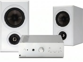 Pro-Ject Stereo Box DS3 sudraba integrētais pastiprinātājs ar diviem baltiem stereo skaļruņiem