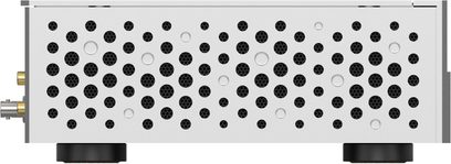 DAC-ljudomvandlare Matrix Audio ND-1 silver, sidovy med perforerad panel och svarta fötter