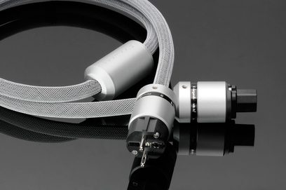 GigaWatt LS-1 EVO+ 1m strømforsyningskabel med sølvfarvede IEC- og Schuko-metalstik, grå flettet kappe